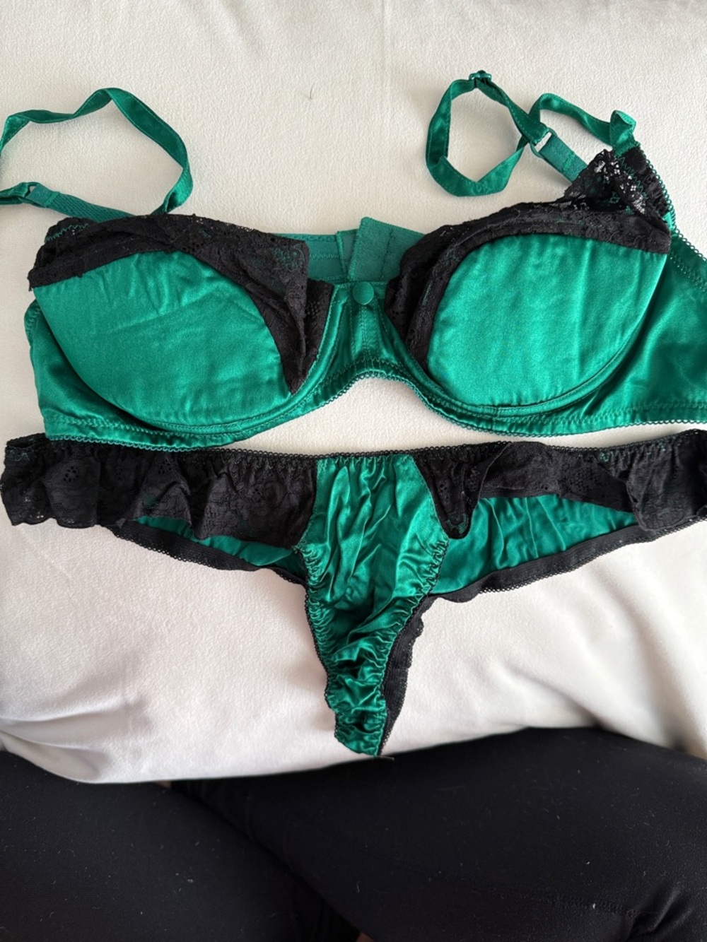 Sabbia Rosa bra and panty set sz 85